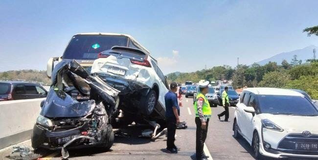Polisi Amankan Sopir Bus Kecelakaan Beruntun di Tol Semarang (Foto: Dok Humas Polrestabes Semarang)