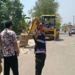 Delapan Bangunan di Kali Banteng Bumimulyo Dibongkar, Polsek Batangan Lakukan Pengamanan (Foto: Dok Humas Polresta Pati)