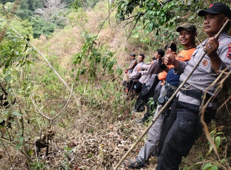 Polres Semarang Kerahkan Unit K-9, Pencarian Warga Hilang di Hutan Pinus Dilanjutkan  (Foto: Dok Humas Polres Semarang)