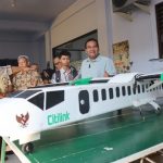 Belajar Otodidak, Brian Sukses Merakit Miniatur Pesawat Terbang Jenis ATR 72 (Foto: Dok Dinkominfo Blora)