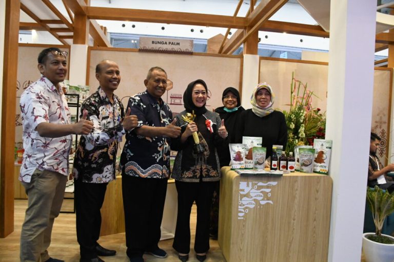 Sukses Tingkatkan Ekspor, Bupati Tiwi Diganjar Penghargaan Primaniyarta Award 2023 (Foto: Dok Kominfo Purbalingga)