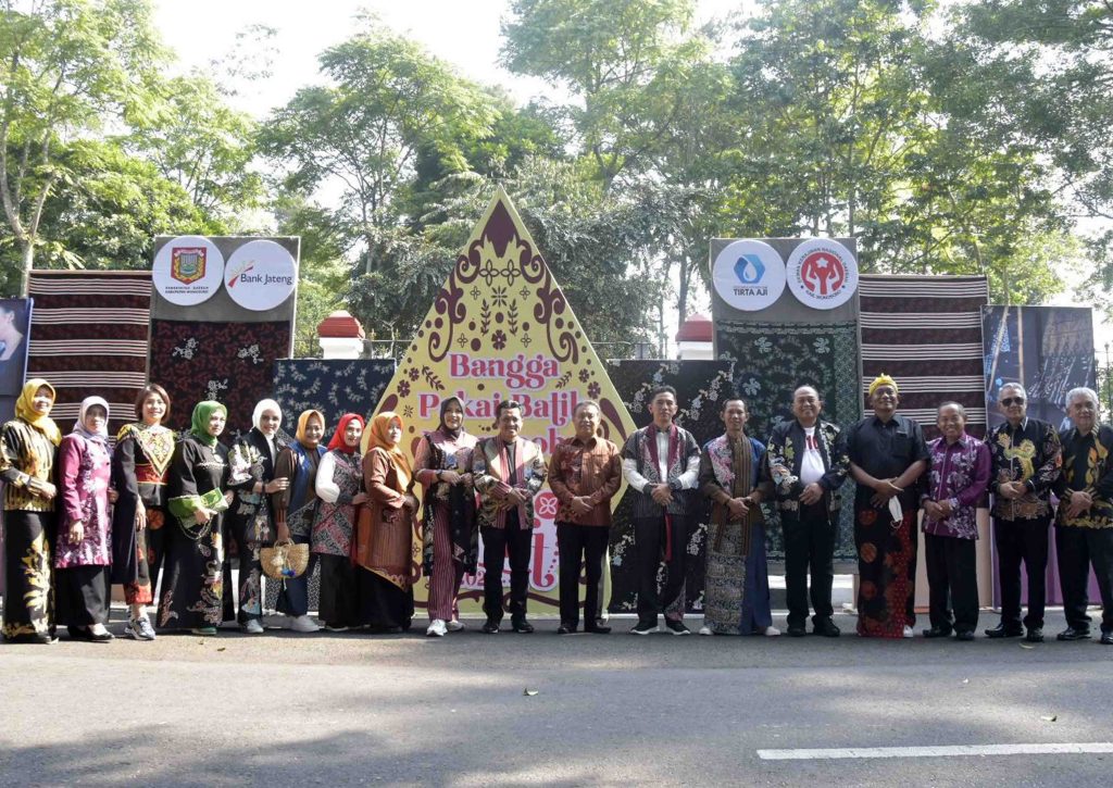 Peringati Hari Batik, Bupati Minta Wujudkan Batik Wonosobo Go Internasional (Foto: Dok Pemkab Wonosobo)
