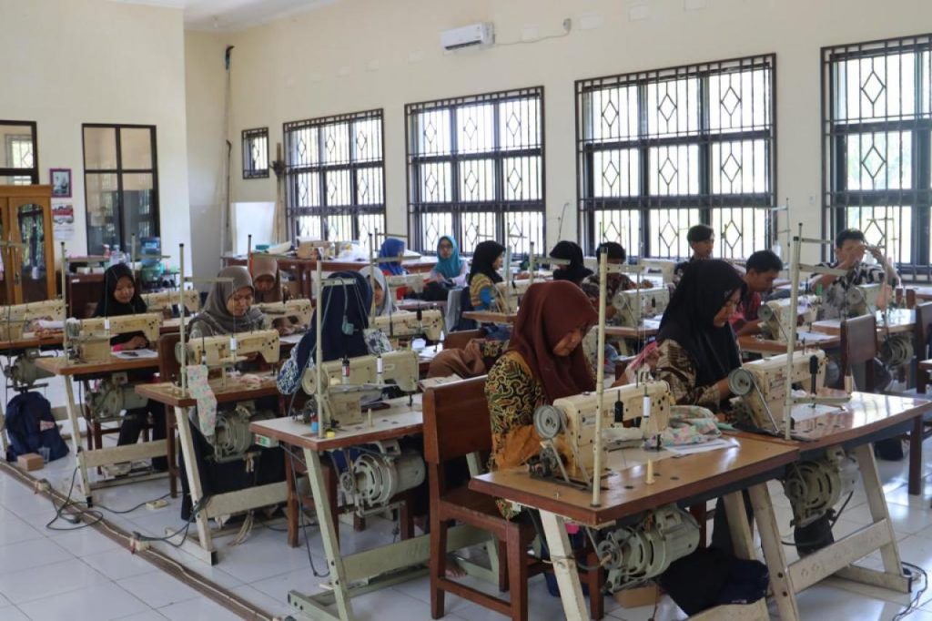 BLK Fasilitasi UJK Peserta Pelatihan, untuk Memaksimalkan Kualitas Tenaga Kerja  (Foto: Dok Timkom Pemkot Pekalongan)