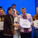 Pj. Bupati Temanggung Hary Agung Prabowo menerima DID dari Menteri Keuangan dan Menteri Dalam Negeri, di Kemenkeu, Selasa (03/10) (Foto: Dok Pemkab Temanggung)