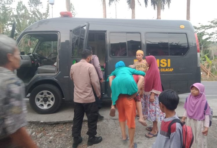 Puluhan Warga Diduga Keracunan Nasi Kotak di Desa Cisalak Cimanggu (Foto: Dok Humas Polresta Cilacap)