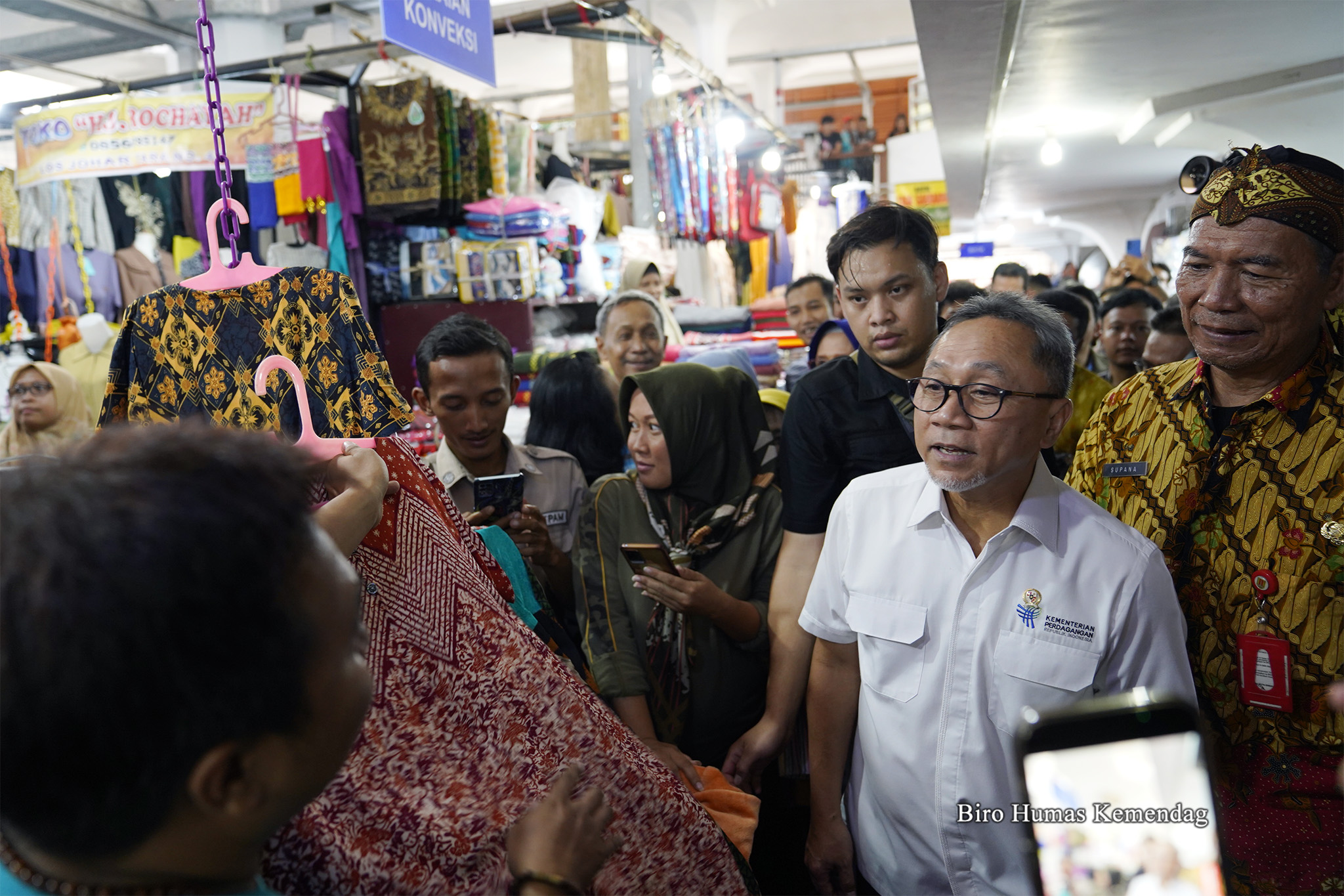 Mendag Zulkifli Hasan: Pemerintah Awasi Impor, Tata Perdagangan Luring dan Daring
