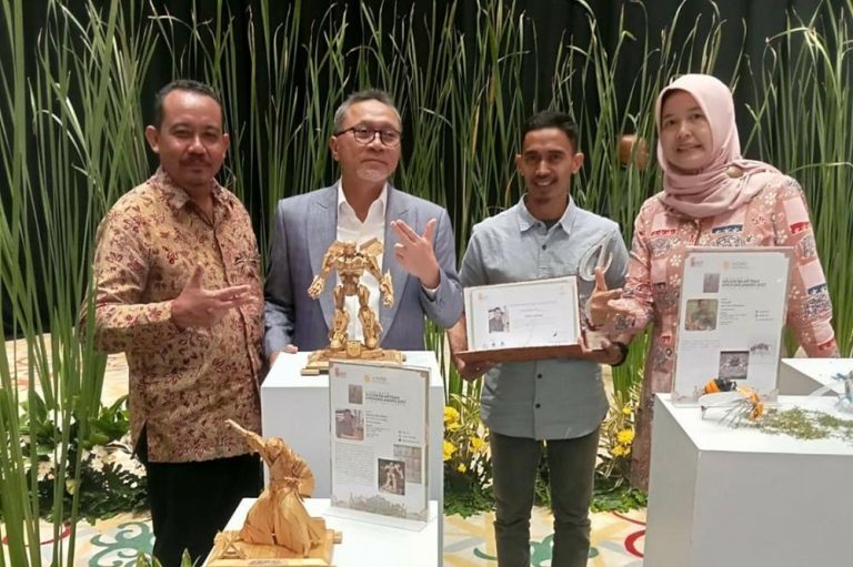 Bermodal Besek Bekas, Ekraf Zilbestcraf Batang Raih Penghargaan Kategori Best Emerging Artisan (Foto: Dok MC Batang)