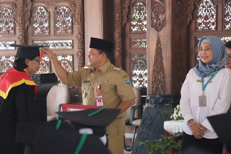 215 Siswa Sekolah Lanjut Usia Desa Kenteng Ikuti Wisuda (Foto: Dok Pemkab Semarang)