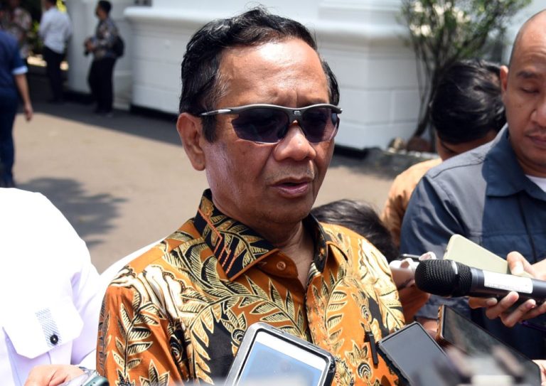 Mahfud MD memberikan keterangan pers di Komplek Istana Kepresidenan Jakarta, Kamis (12/10). (Foto: Dok Humas Setkab)