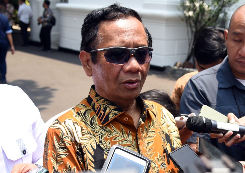 Mahfud MD memberikan keterangan pers di Komplek Istana Kepresidenan Jakarta, Kamis (12/10). (Foto: Dok Humas Setkab)
