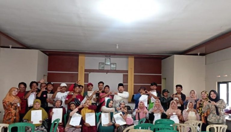 Laris Manisnya Produk UMKM Batang Usai Mendapat Sertifikasi Halal (Foto: Dok MC Batang)