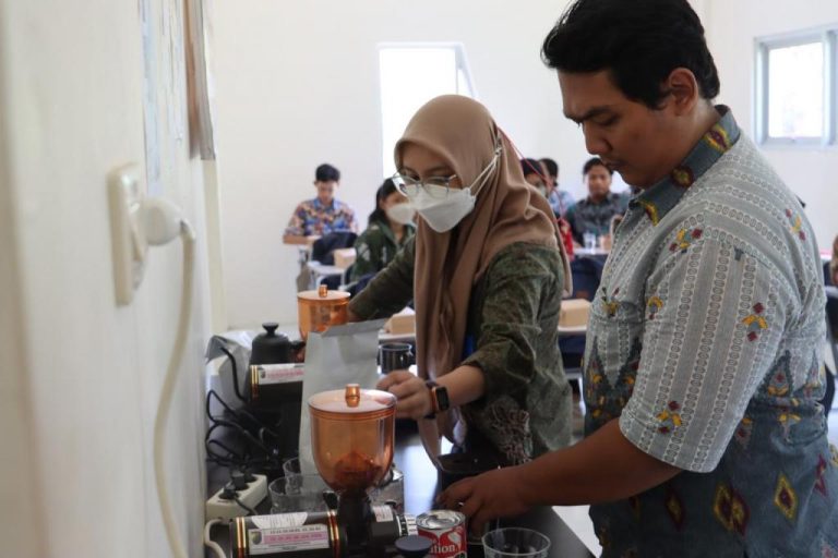 Belajar Jadi Barista, BLK Dorong Tumbuhnya Bisnis Coffee Shop (Foto: Dok Timkom Pemkot Pekalongan)