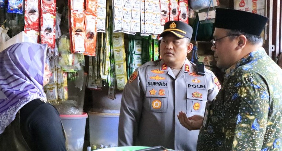 Wabup Pastikan Stok Beras Aman, Usai Pantau Pasar Bersama Forkopimda (Foto: Dok Kominfo Rembang)