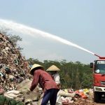 Panas Menyengat dan Rawan Kebakaran, TPA Randukuning Diguyur Air (Foto: Dok MC BATANG)