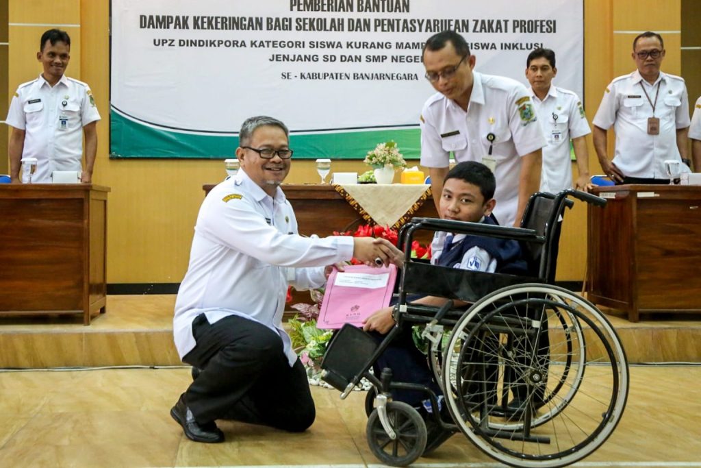 Dindikpora Salurkan Bantuan untuk Sekolah Terdampak Kekeringan, Siswa Kurang Mampu dan Inklusi (Foto: Dok Kominfo Banjarnegara)