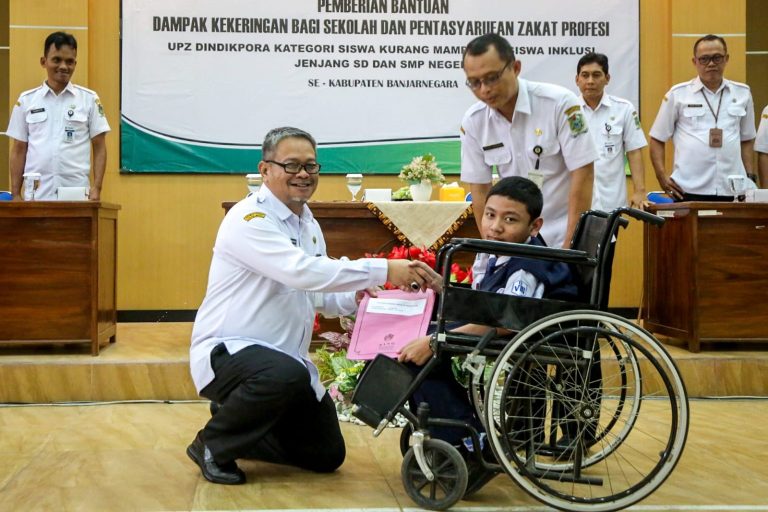 Dindikpora Salurkan Bantuan untuk Sekolah Terdampak Kekeringan, Siswa Kurang Mampu dan Inklusi (Foto: Dok Kominfo Banjarnegara)