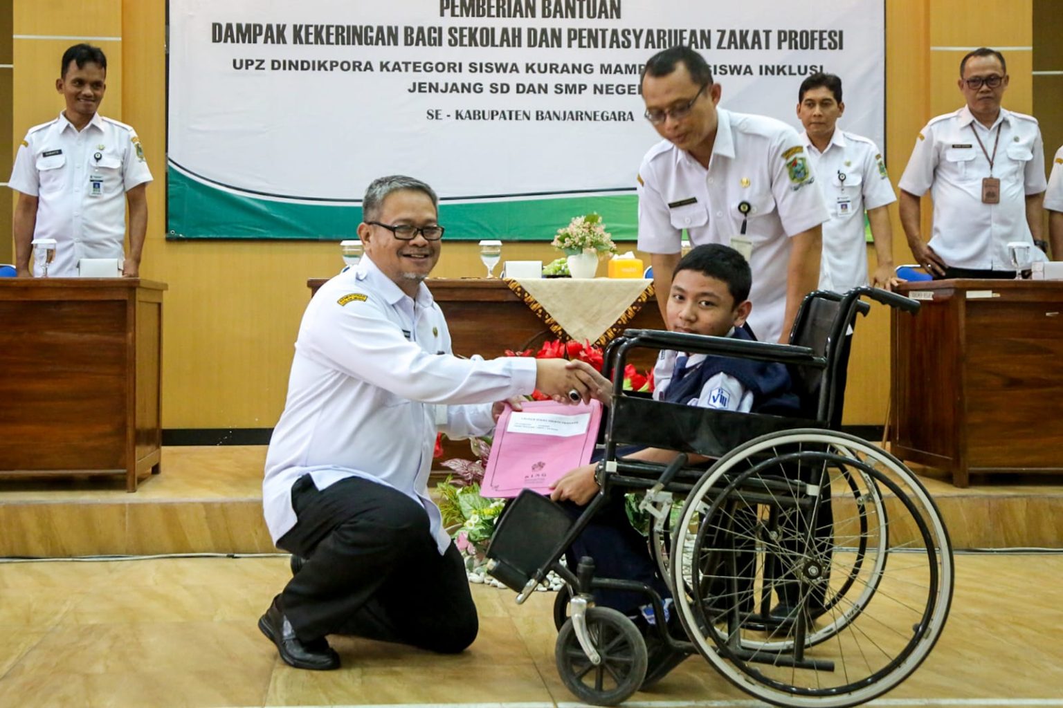 Dindikpora Salurkan Bantuan untuk Sekolah Terdampak Kekeringan, Siswa Kurang Mampu dan Inklusi (Foto: Dok Kominfo Banjarnegara)