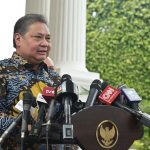 Menko Perekonomian Airlangga Hartarto memberikan keterangan pers, pada Jumat (06/10), di Jakarta (Foto: Dok Humas Setkab)
