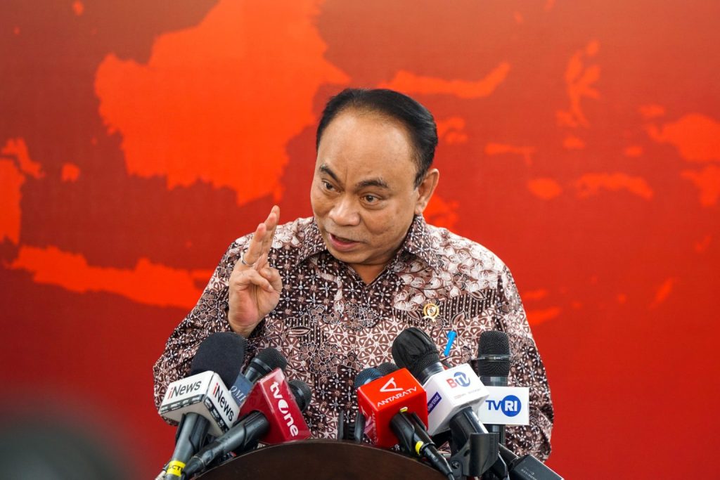 Menkominfo Budi Arie Setiadi memberikan keterangan pers di Kompleks Istana Kepresidenan, Jakarta, usai menghadap Presiden Jokowi Jumat (13/10). (Foto: Dok BPMI Setpres)