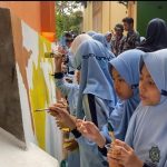 Gandeng Komunitas Serbuk Pensil, Siswa SDIT Berekspresi Lewat Mural (Foto: Dok MC Batang)