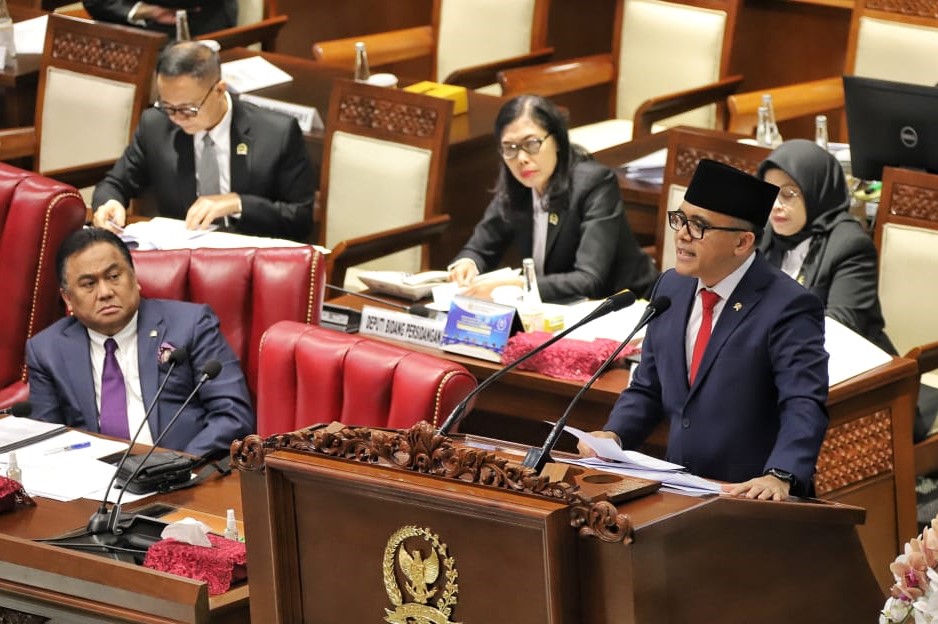Rapat Paripurna DPR 1Menteri PANRB Abdullah Azwar Anas pada Sidang Paripurna DPR RI, di Jakarta, Selasa (03/10). (Foto: Dok Humas KemenPANRB)