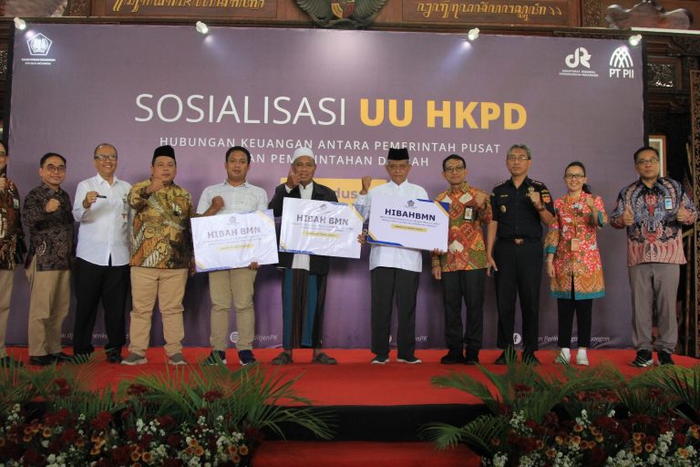 Bea Cukai Kudus dan Kantor Pajak Semarang Selatan Hibahkan Kendaraan Bermotor ke Yayasan Sosial (Foto: Dok Dirjen Bea Cukai)