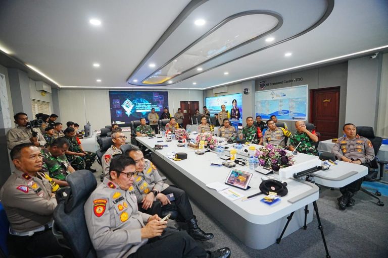 Kapolri dan Panglima TNI Tinjau Kesiapan Venue KTT AIS Forum 2023 di Bali (Foto: Dok Humas Polri)