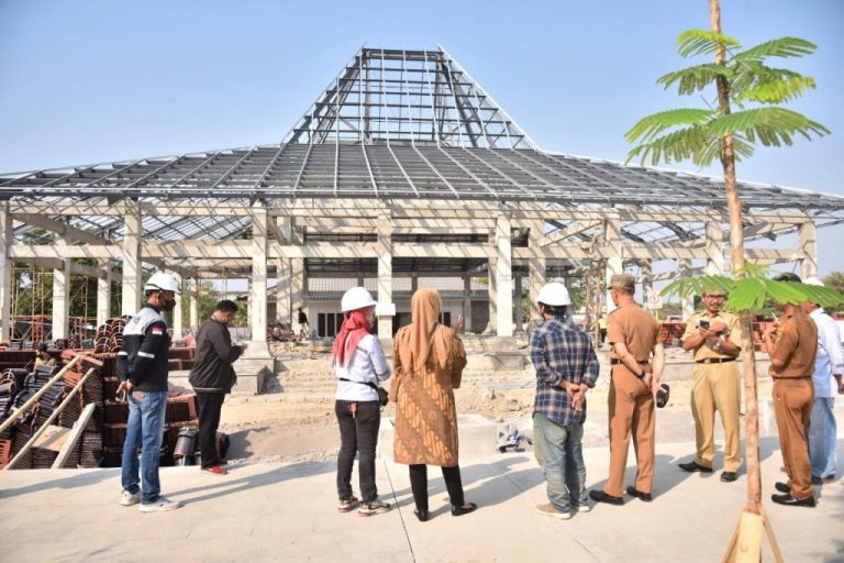 Pastikan Patuh Kontrak dan Tepat Waktu, Bupati Sukoharjo Sidak Proyek Strategis 2023 (Foto: Dok Pemkab Sukoharjo)