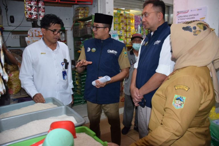 Pj Bupati Pantau Harga Komoditas Bahan Pokok di Pasar Manis dan Pasar Wage (Foto: Dok Pemkab Banyumas)