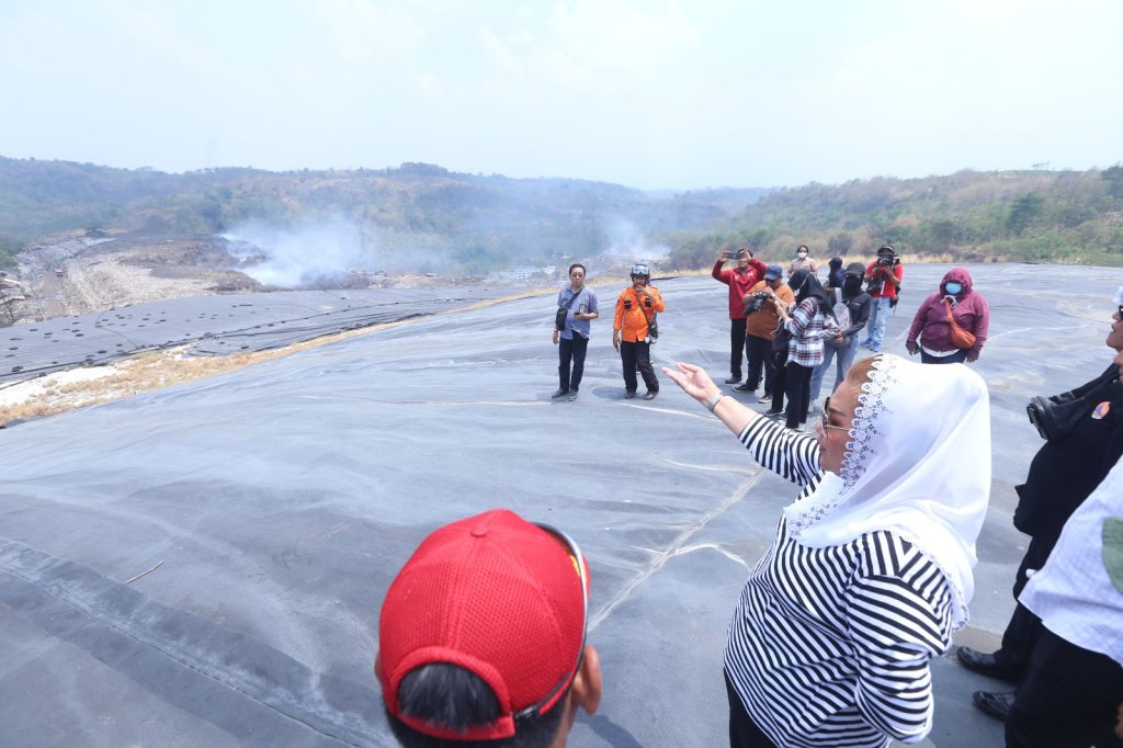 Selain Water Bombing, Mbak Ita Minta Pipa Inject Peredam Bara Api Kebakaran TPA Jatibarang Ditambah (Foto: Dok Pemkot Semarang)