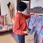 Thrifting Batik Ramaikan Kauman Batik Art Festival (KBAF) 2023 (Foto: Dok Timkom Pemkot Pekalongan)