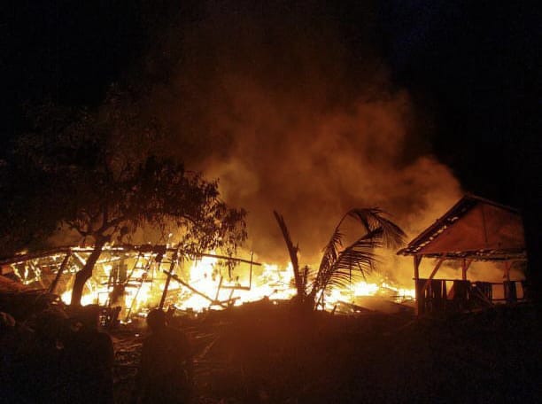Diduga Akibat Korsleting, Dua Gudang Kayu Jati di Gabus Ludes Terbakar (Foto: Dok Humas Polres Grobogan)