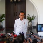 Presiden Jokowi memberikan keterangan pers terkait pengunduran diri dari Mentan Syahrul Yasin Limpo, di Istana Merdeka, Jakarta, Jumat (06/10). (Foto: Dok BPMI Setpres)