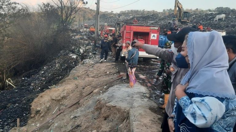 Damkar Perpanjang Tanggap Darurat Bencana Kebakaran TPA Jatibarang Semarang (Foto: Dok Pemkot Semarang)