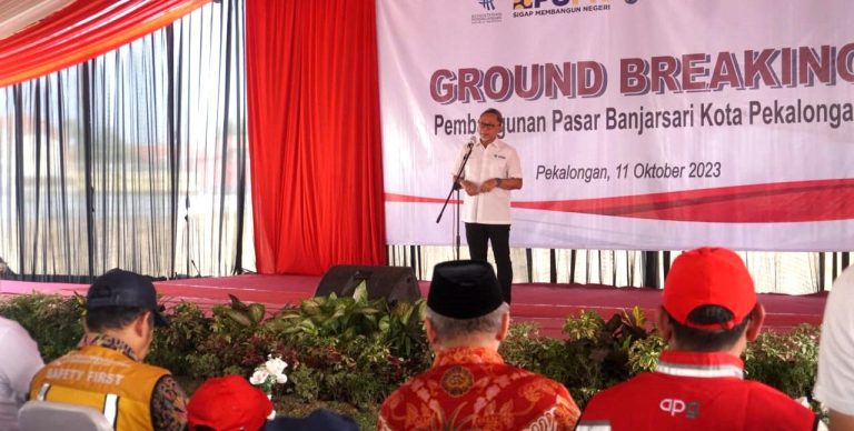 Mendag Zulkifli Hasan Groundbreaking Pasar Banjarsari Kota Pekalongan (Foto: Dok Timkom Pemkot Pekalongan)