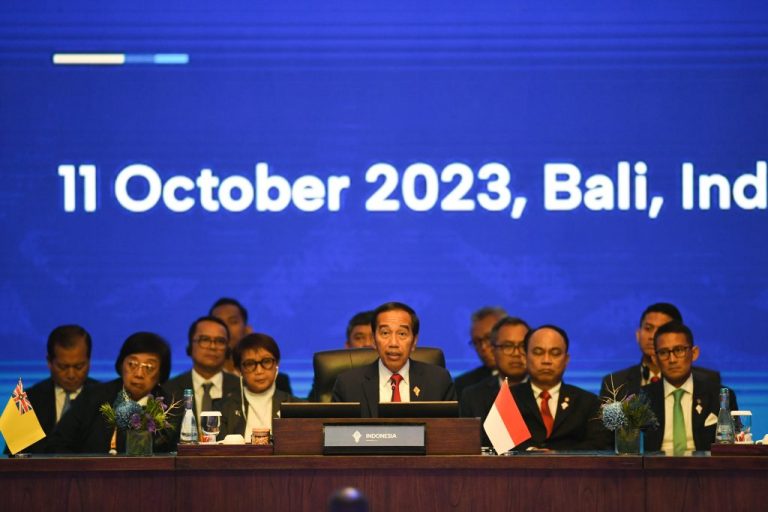 Presiden Joko Widodo membuka Konferensi Tingkat Tinggi AIS Forum 2023 di BNDCC, Nusa Dua, Kabupaten Badung, Bali, Rabu (11/10). (Foto: Dok MC KTT AIS 2023)