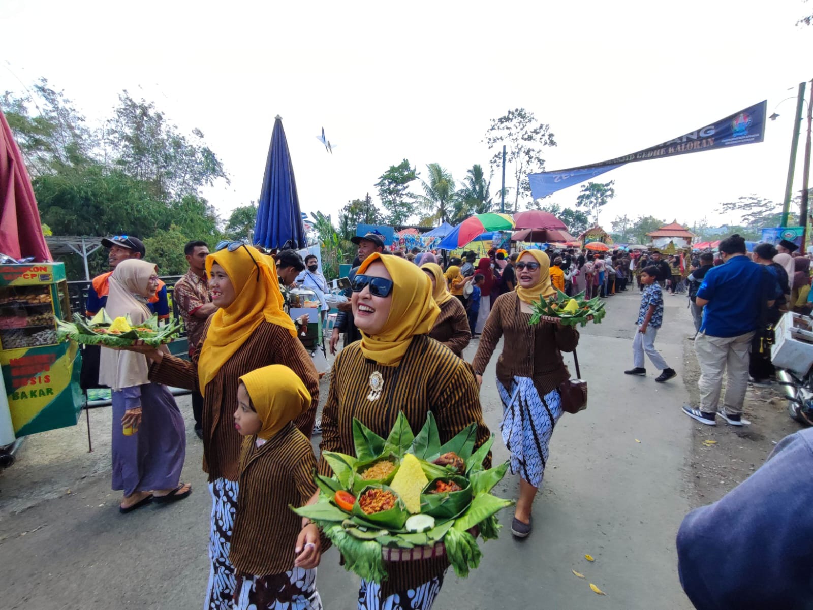 Grebek Maulud Seribu Tumpeng di Kaloran Temanggung Diikuti Umat Lintas Agama (Foto: Dok MC Temanggung)