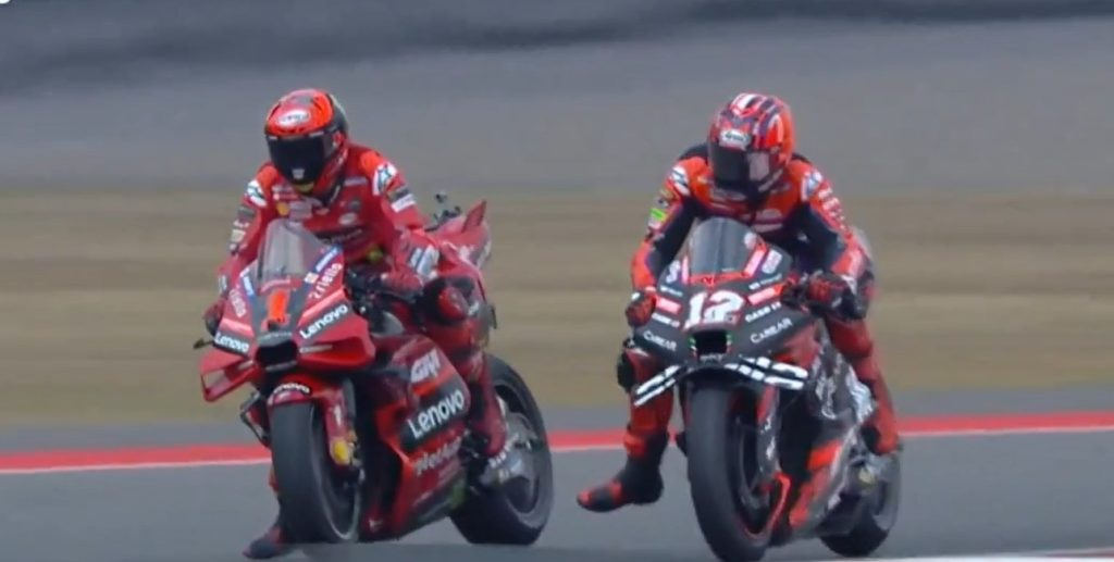Pecco berduel dengan Vinales memperebutkan posisi terdepan di Sirkuit Mandalika, Minggu (15/10)
