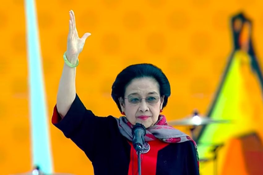 megawati-umumkan-305-bakal-calon-kepala-daerah-yang-diusung-pdip-hari-ini-xux