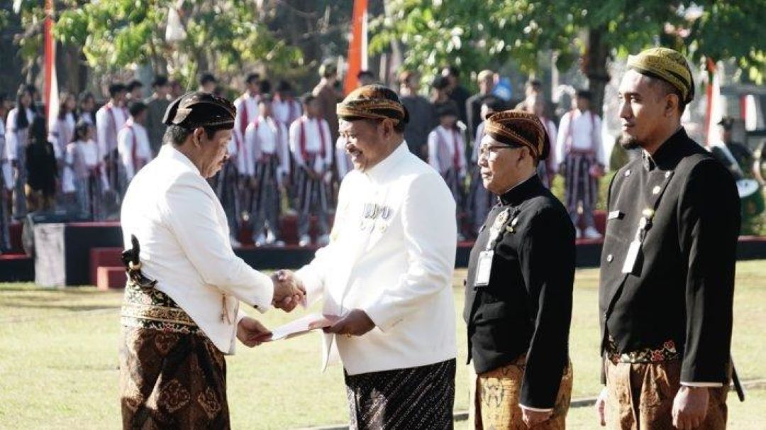 Pj. Bupati Pati terima penghargaan