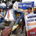 demo warga winong