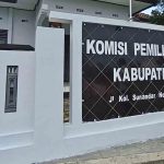 kpu pati serahkan kembali berkas pendaftaran 3 paslon pilkada pati
