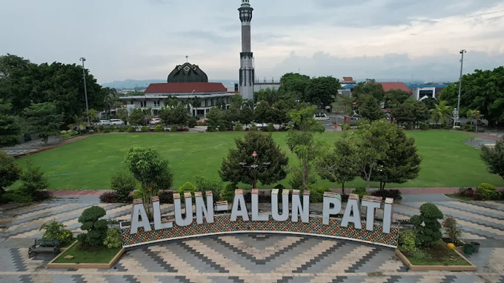 large-alun-alun-pati-5daacaa611dbe7d107de2dff7053b390