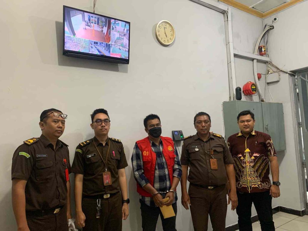 Jajaran-Kejari-Pati-menitipkan-tersangka-di-Lapas-Pati