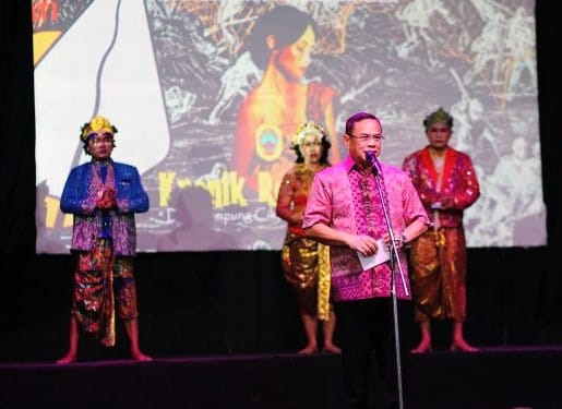 1002230632-750x375~2